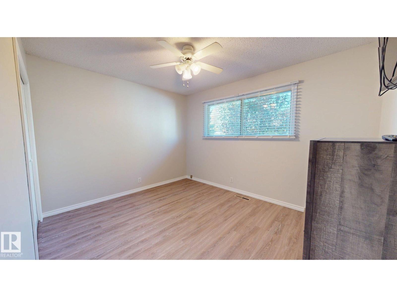 4738 49 ST - 28