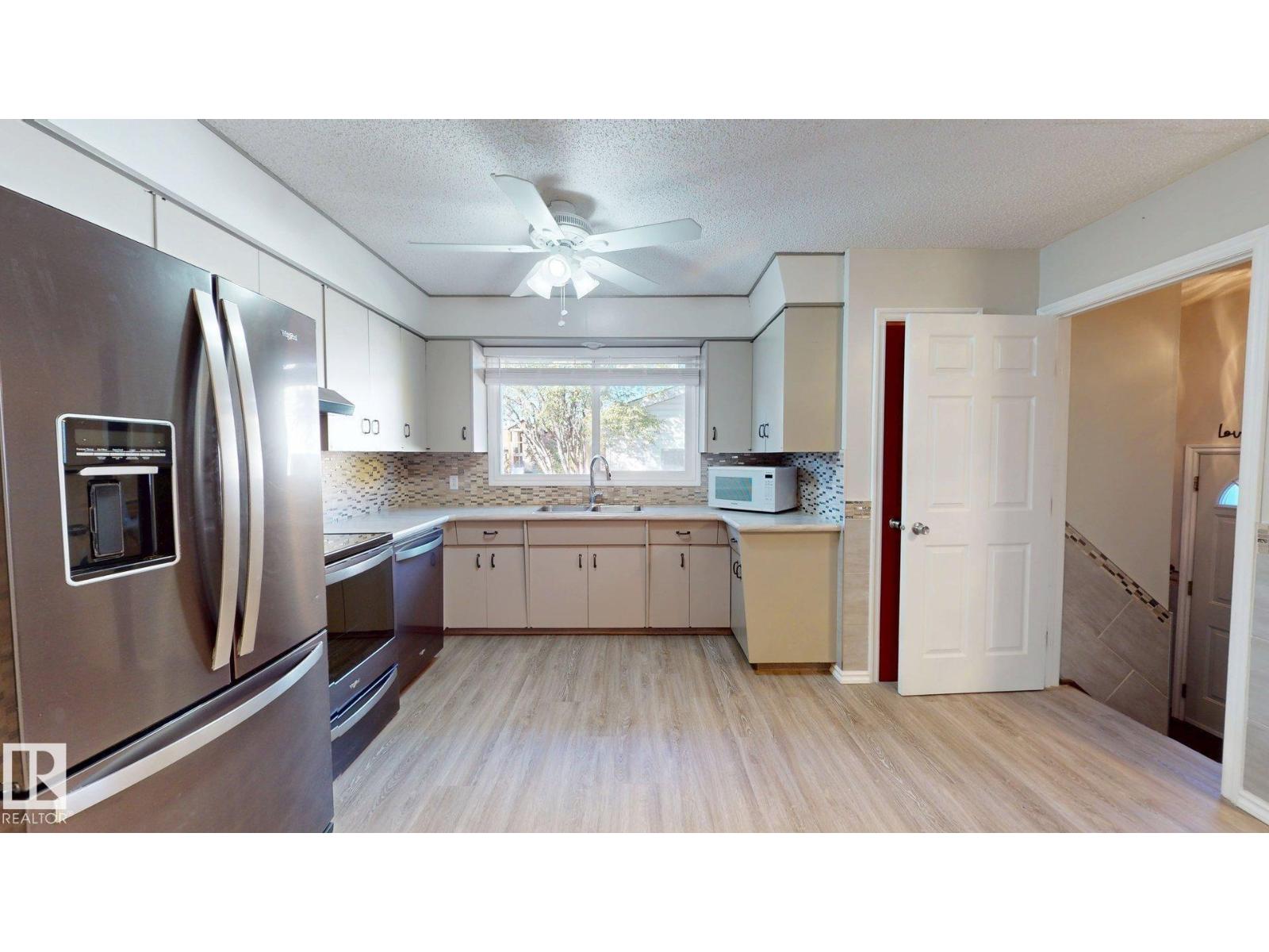 4738 49 ST - 19