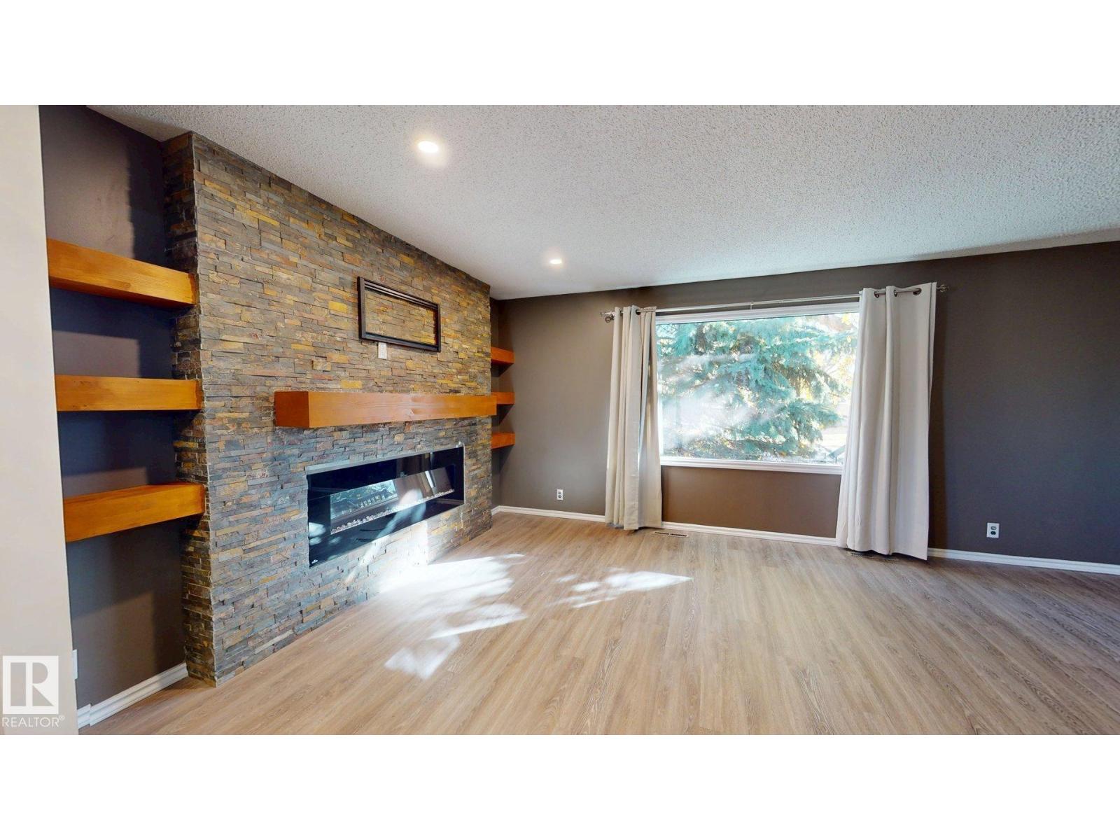 4738 49 ST - 14