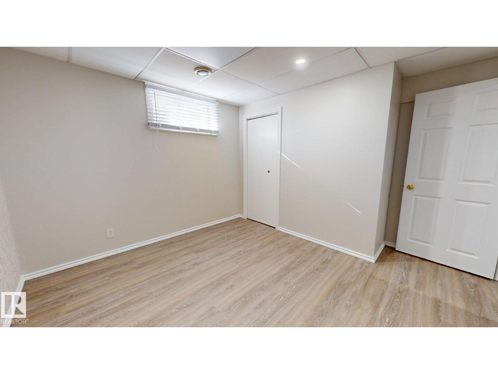 4738 49 ST - 47