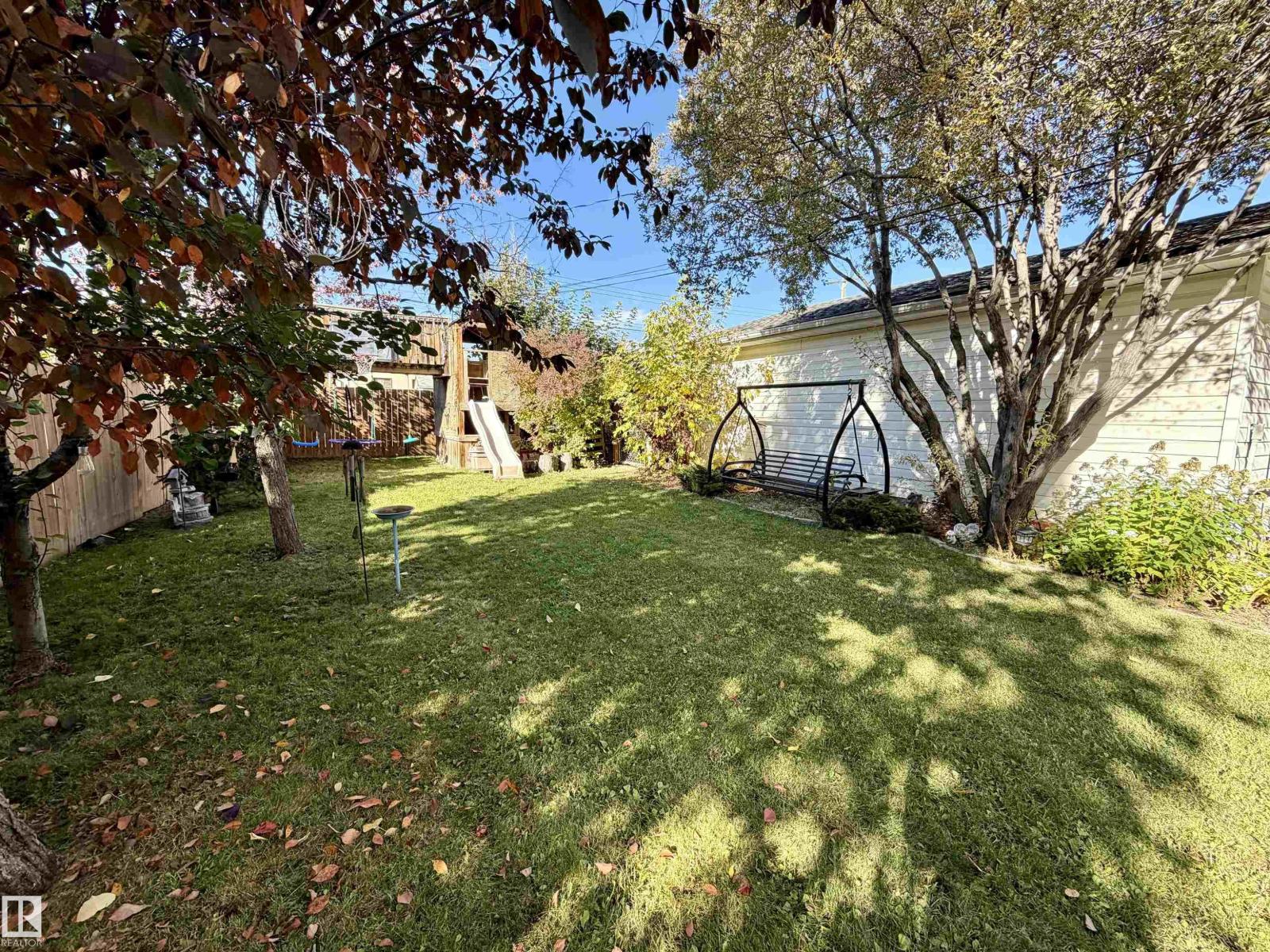 4738 49 ST - 50