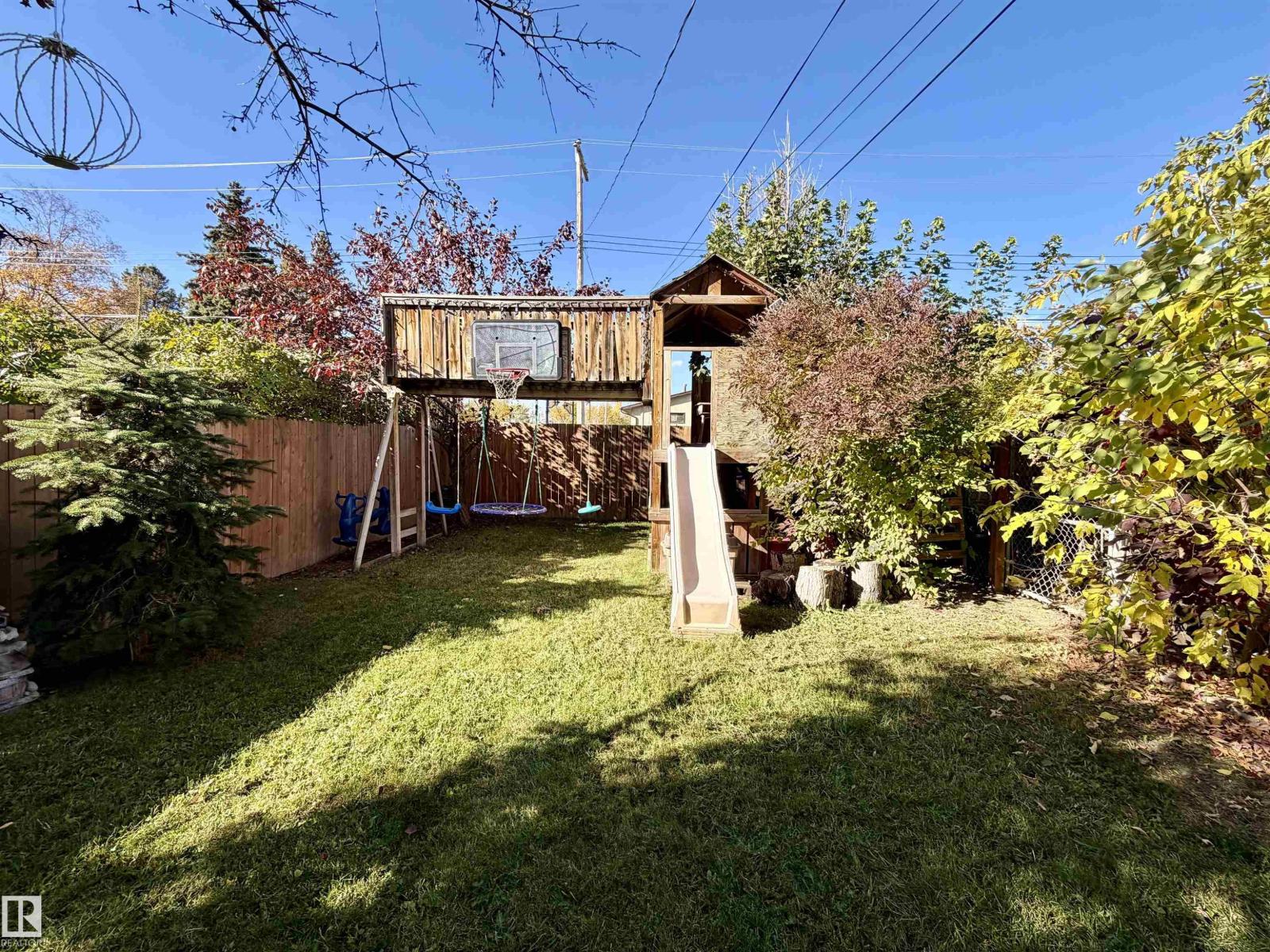 4738 49 ST - 51