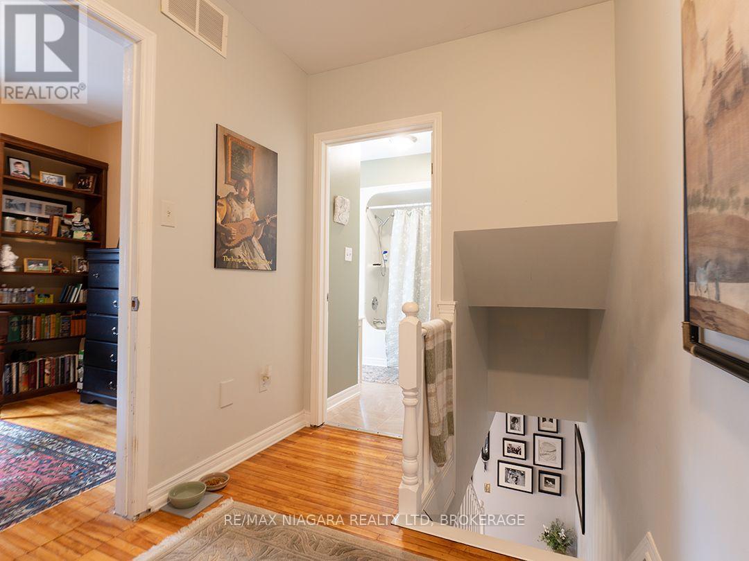 310 CLARENCE STREET - 11