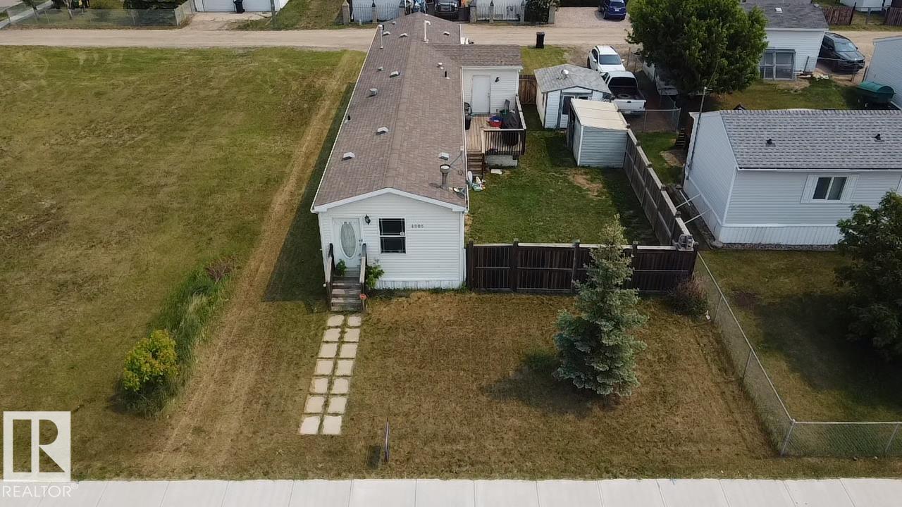 4905 50 ST - 26
