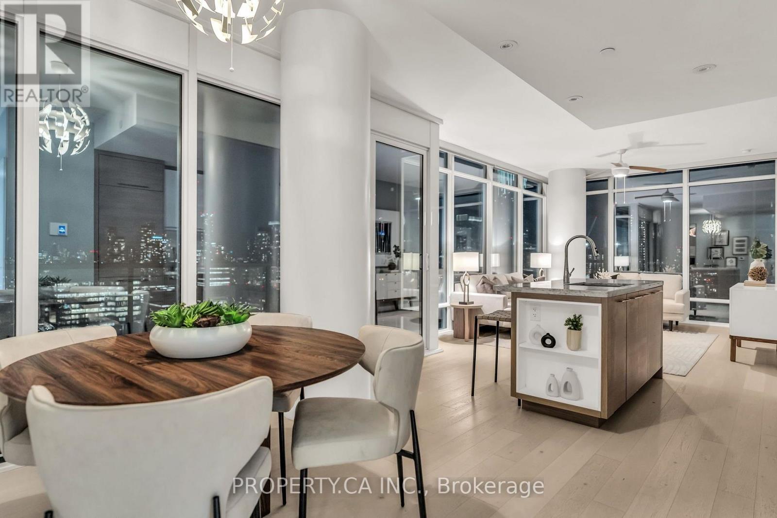 3002- 488 University Avenue, Toronto, ON