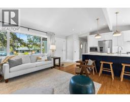 Kitchen - 27 Gordon Drive Sw, Calgary, AB T3E5A6 Photo 6