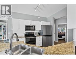 4pc Bathroom - 108 Northlands Pointe Ne, Medicine Hat, AB T1C0C5 Photo 9