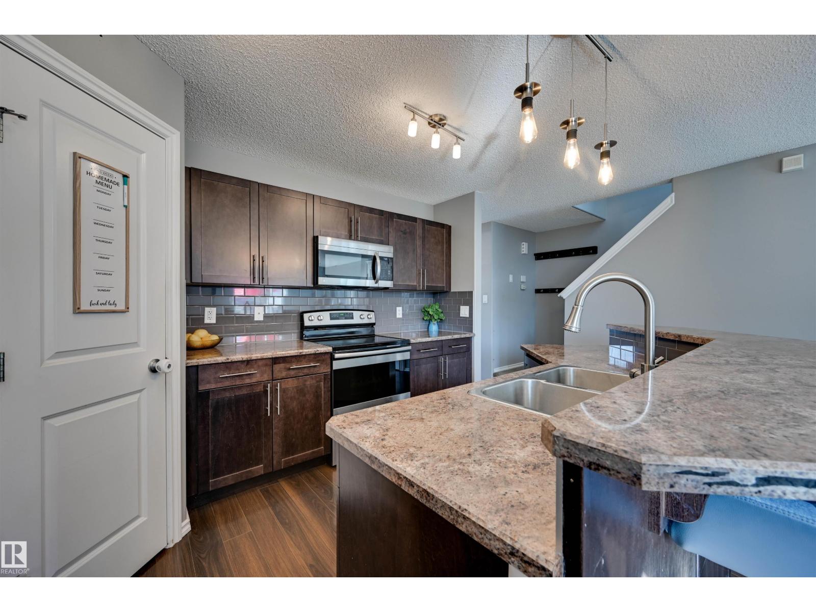 9523 212 ST NW - 11