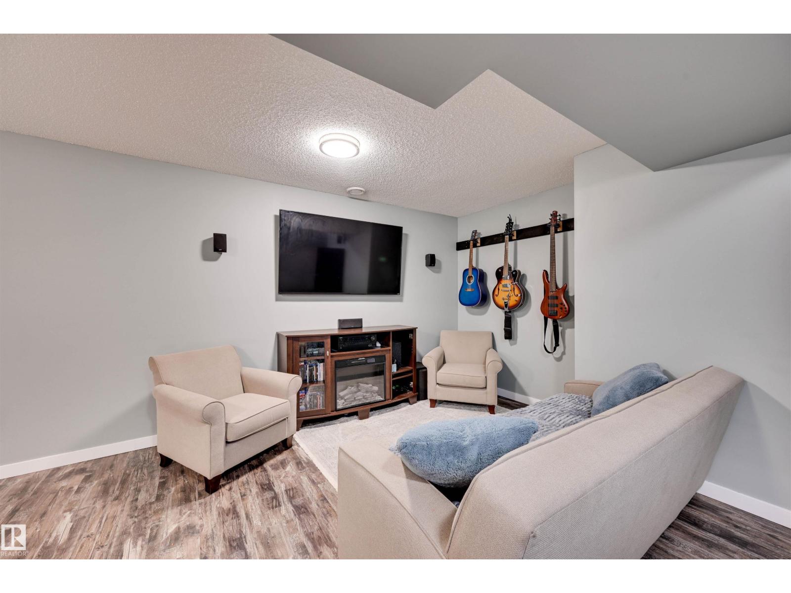 9523 212 ST NW - 33