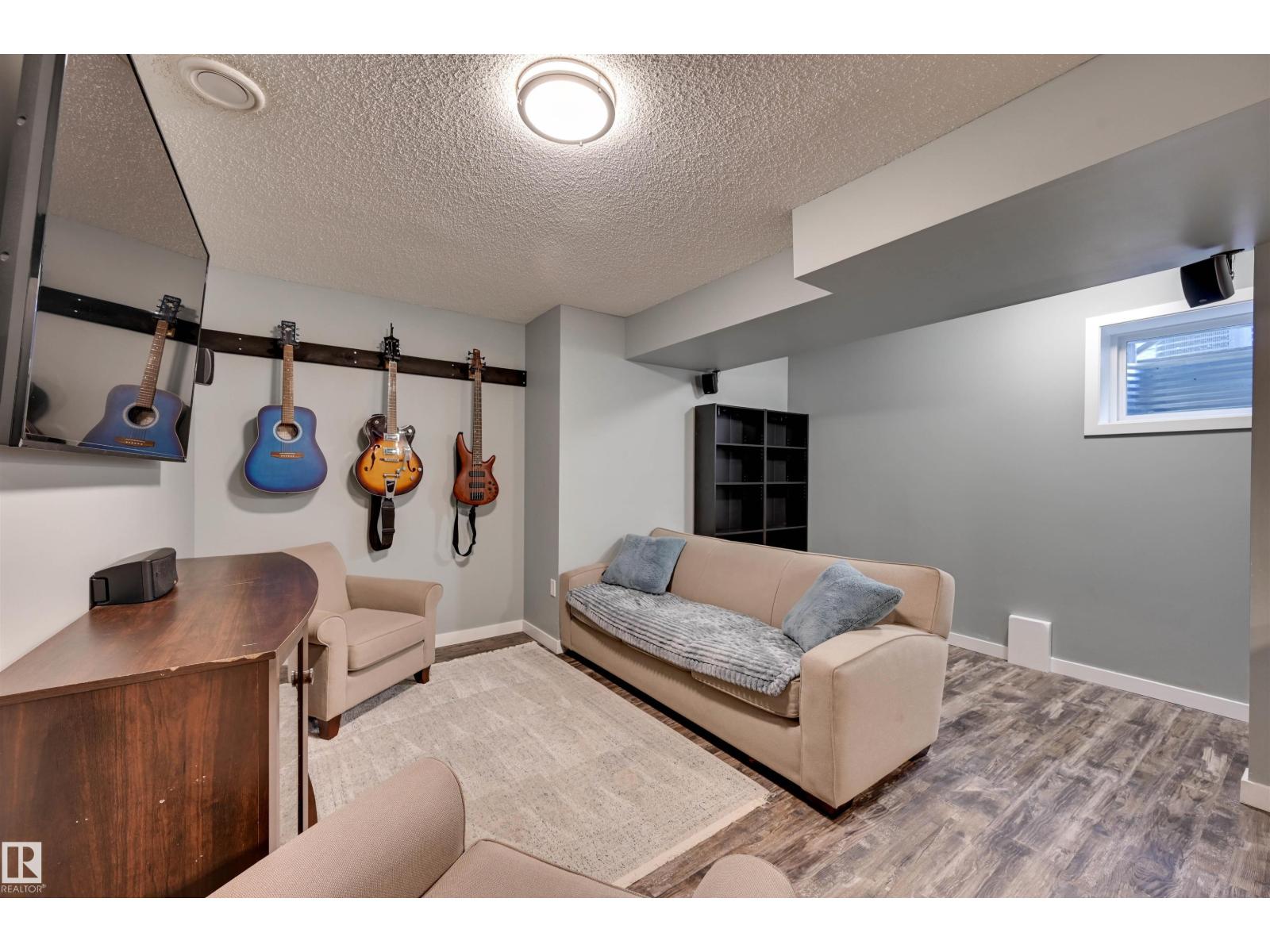 9523 212 ST NW - 34