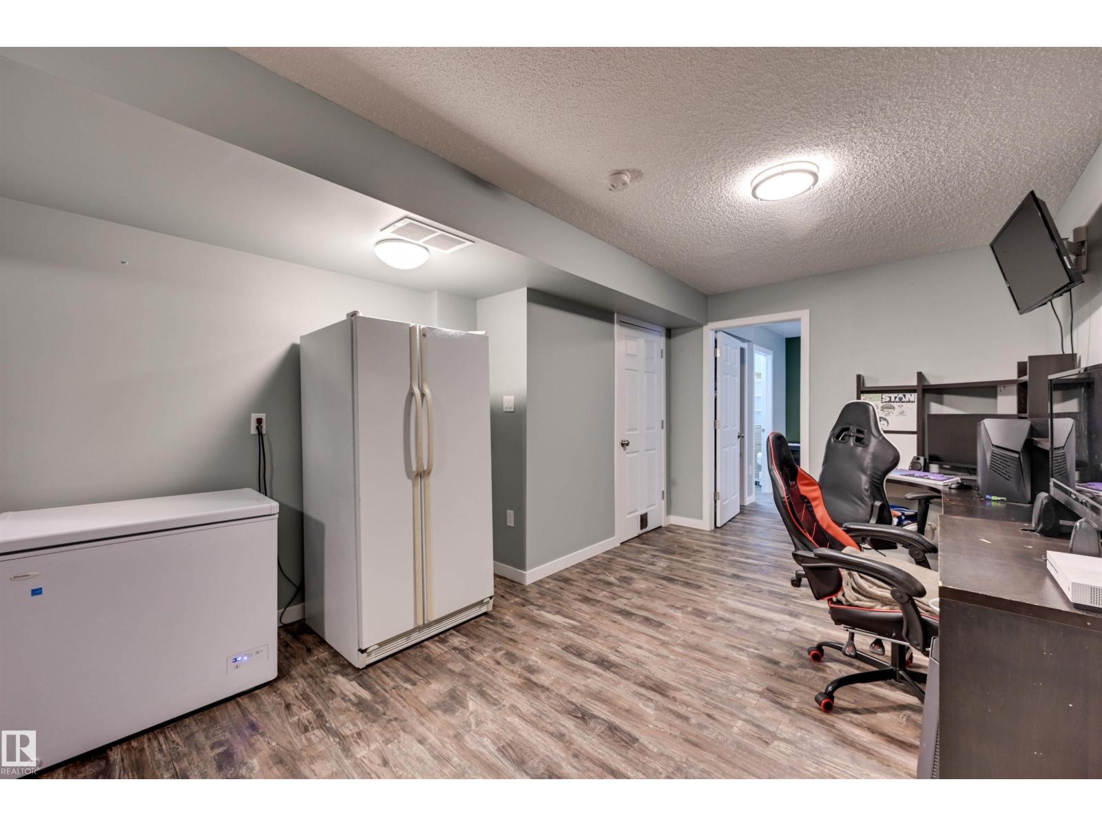 9523 212 ST NW - Image 35