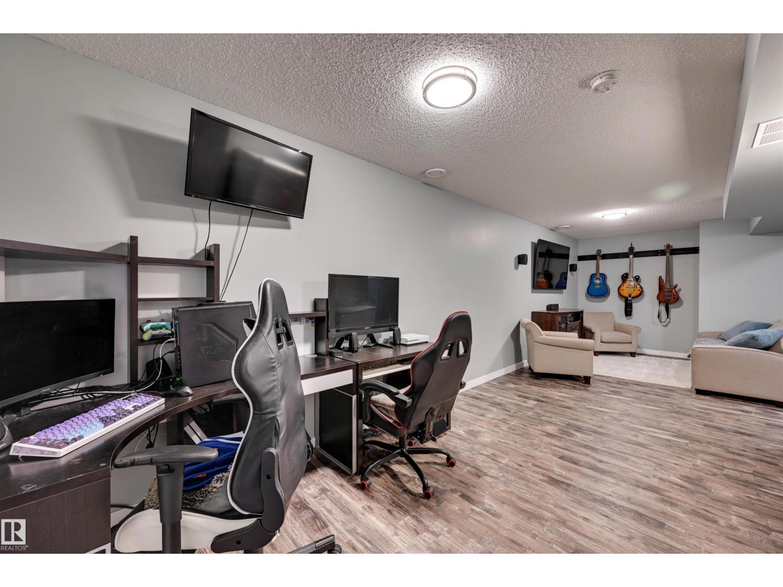 9523 212 ST NW - 36