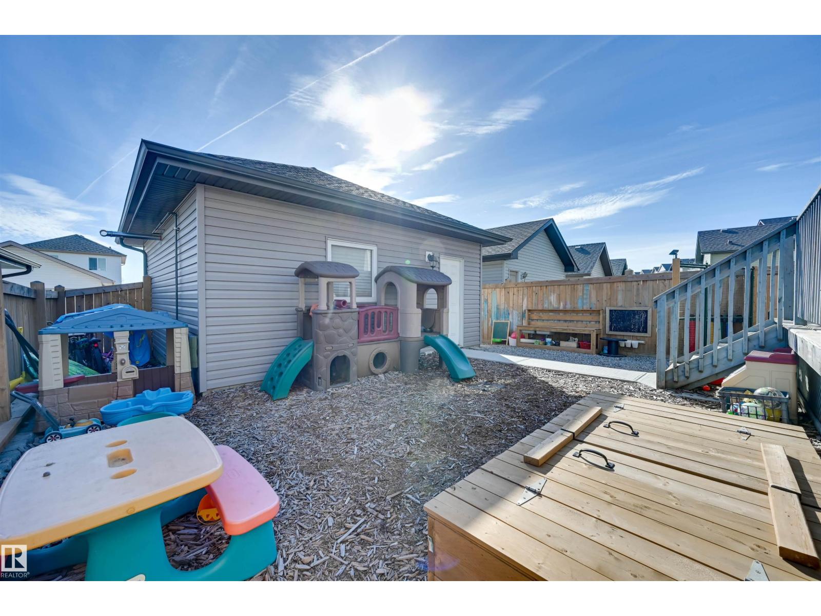 9523 212 ST NW - 43