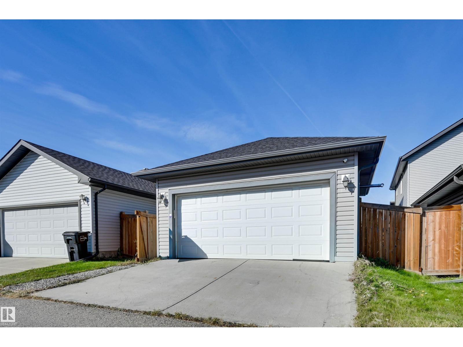 9523 212 ST NW - 45