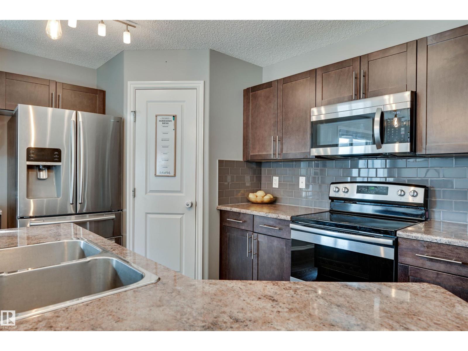 9523 212 ST NW - 9
