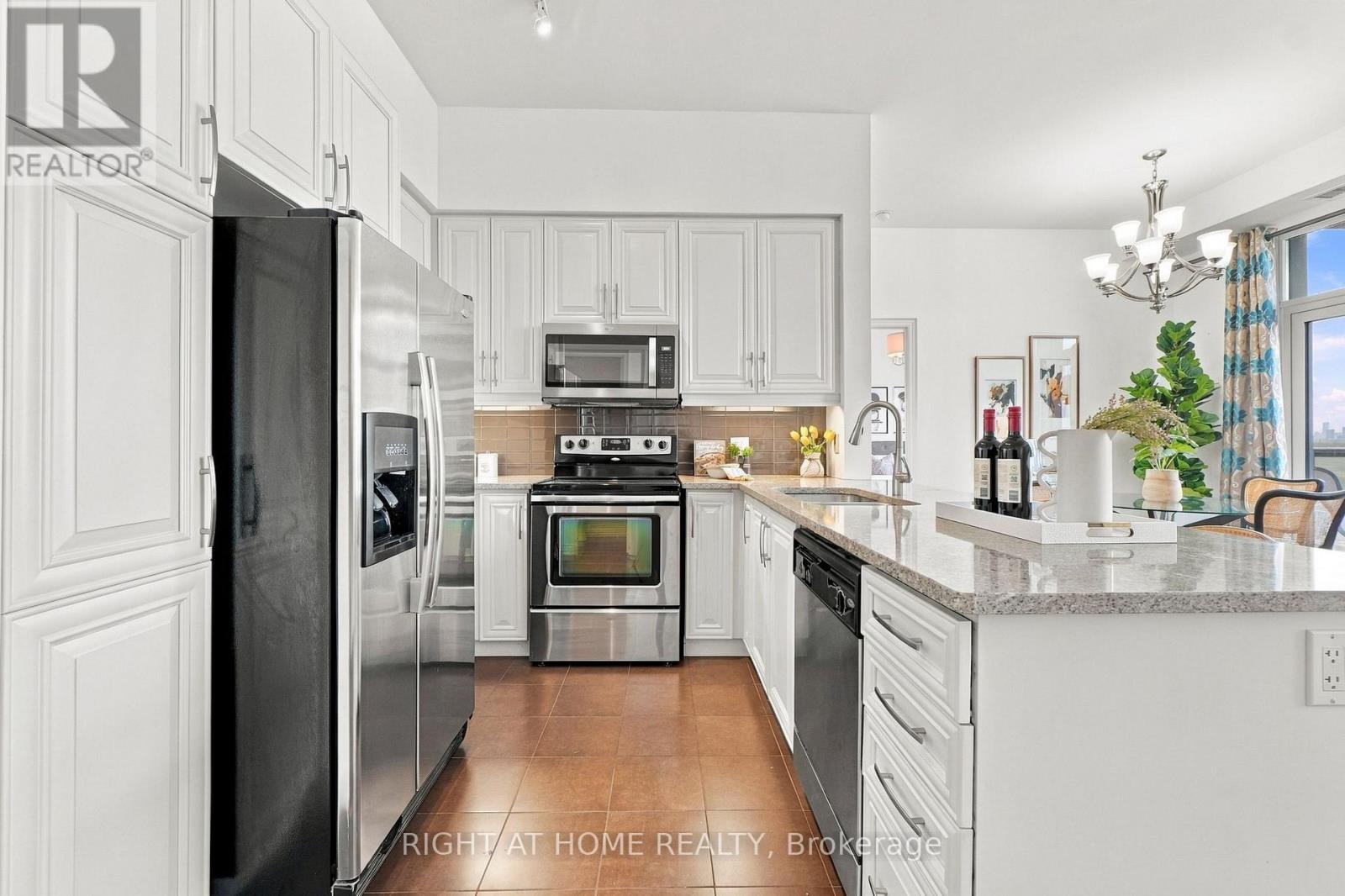 1301- 1135 Royal York Road, Toronto, ON photo 5