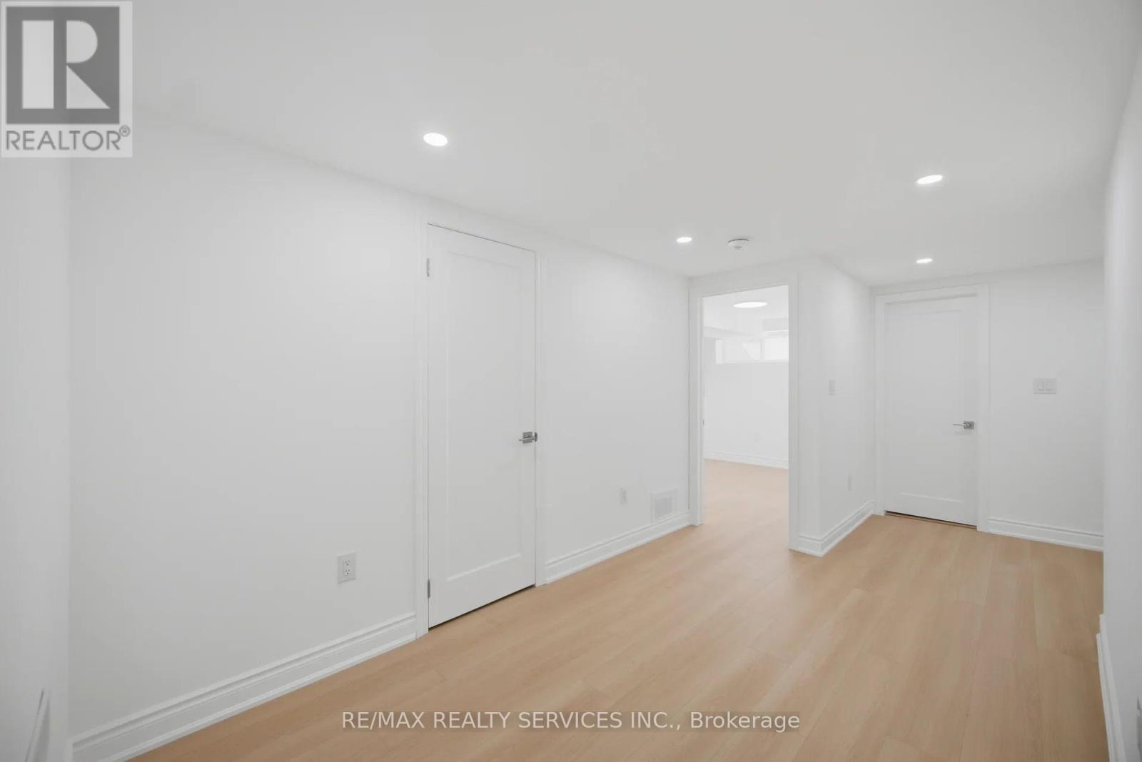 92 CORBY CRESCENT - 20