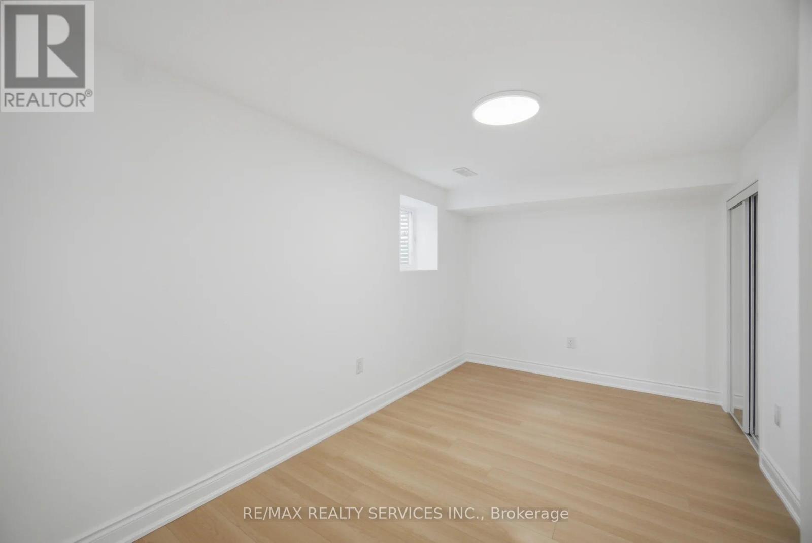 92 CORBY CRESCENT - 22