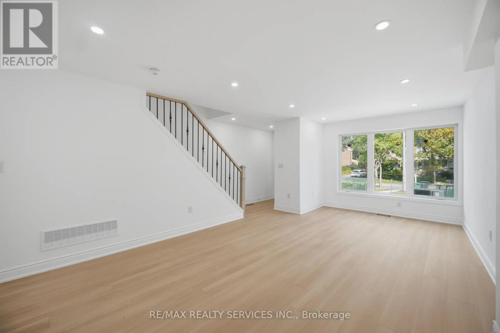 92 Corby Crescent, Brampton, ON photo 5