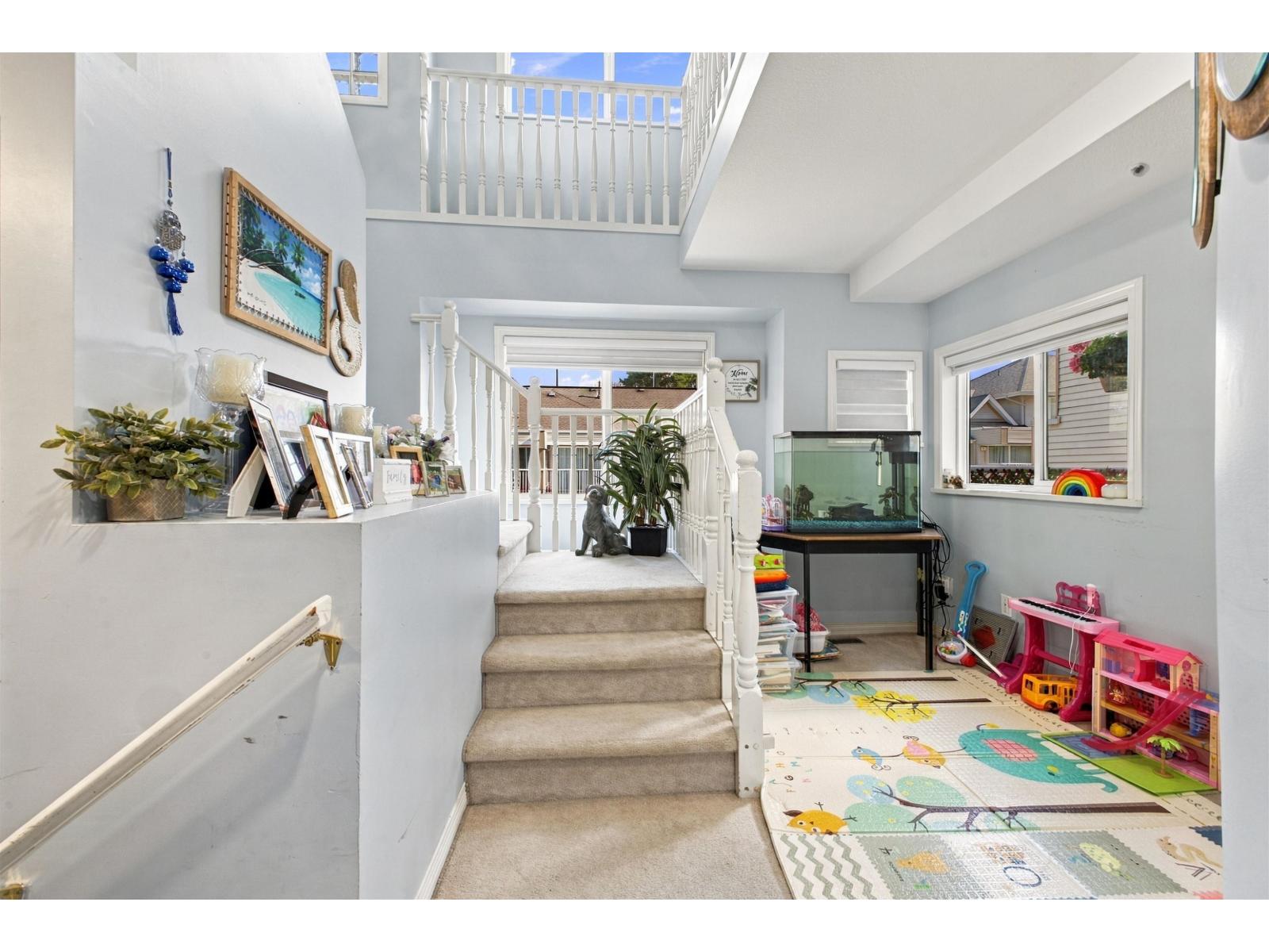 Photo of 18 8289 121A STREET 17