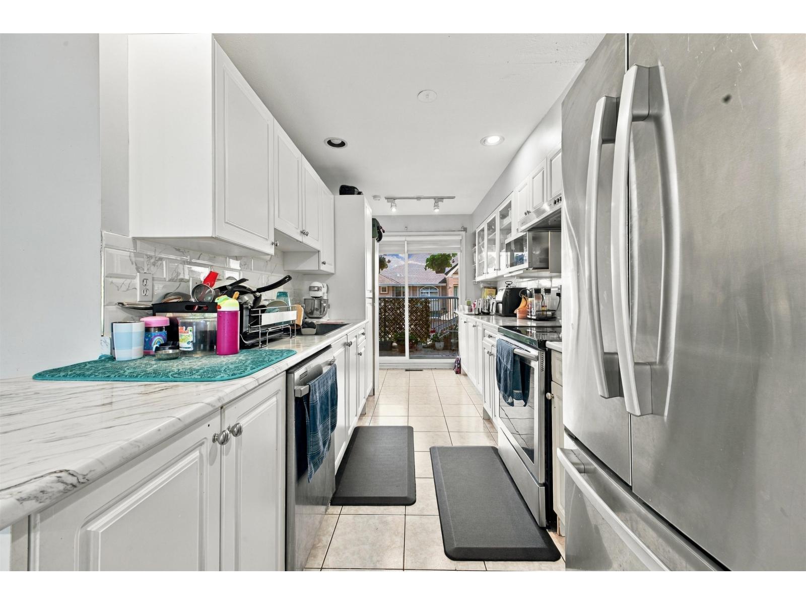 Photo of 18 8289 121A STREET 10