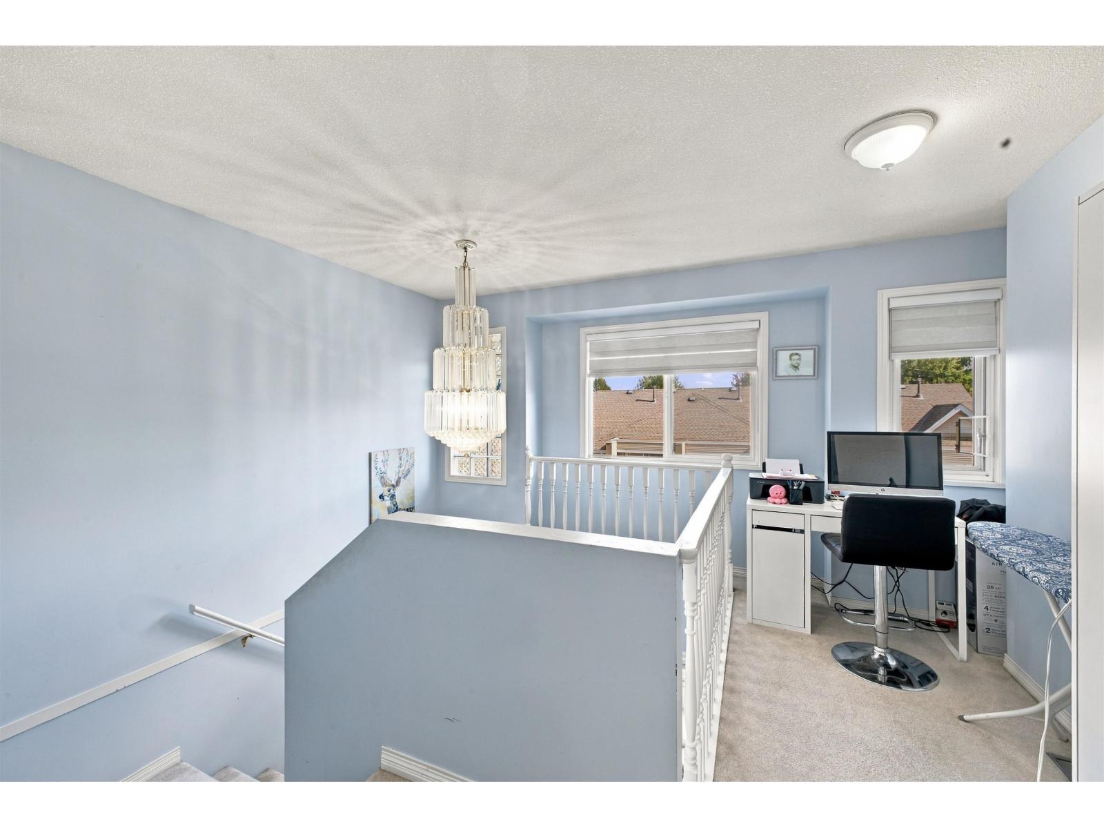 Photo of 18 8289 121A STREET 18