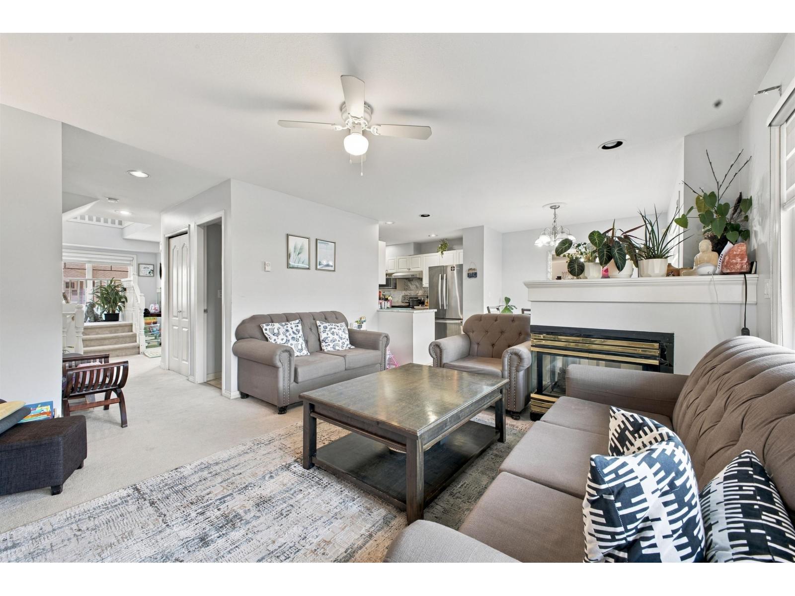 Photo of 18 8289 121A STREET 14
