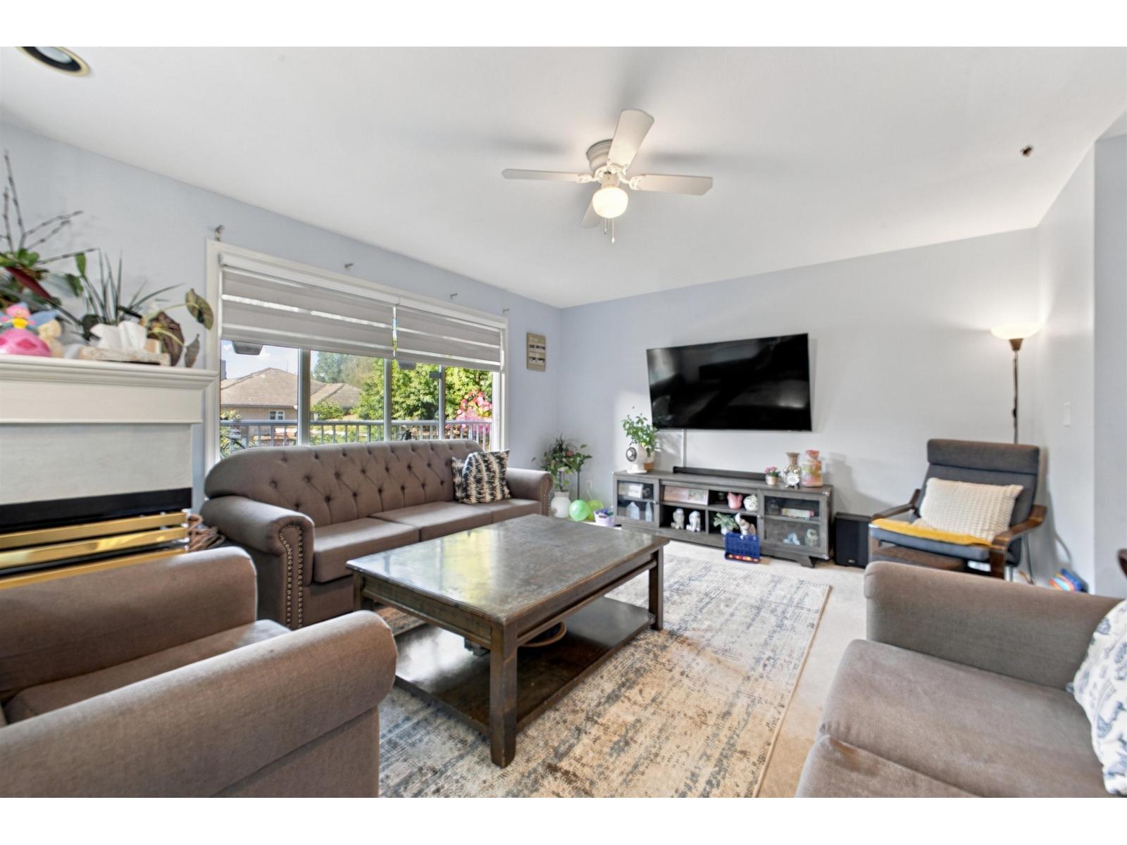 Photo of 18 8289 121A STREET 12
