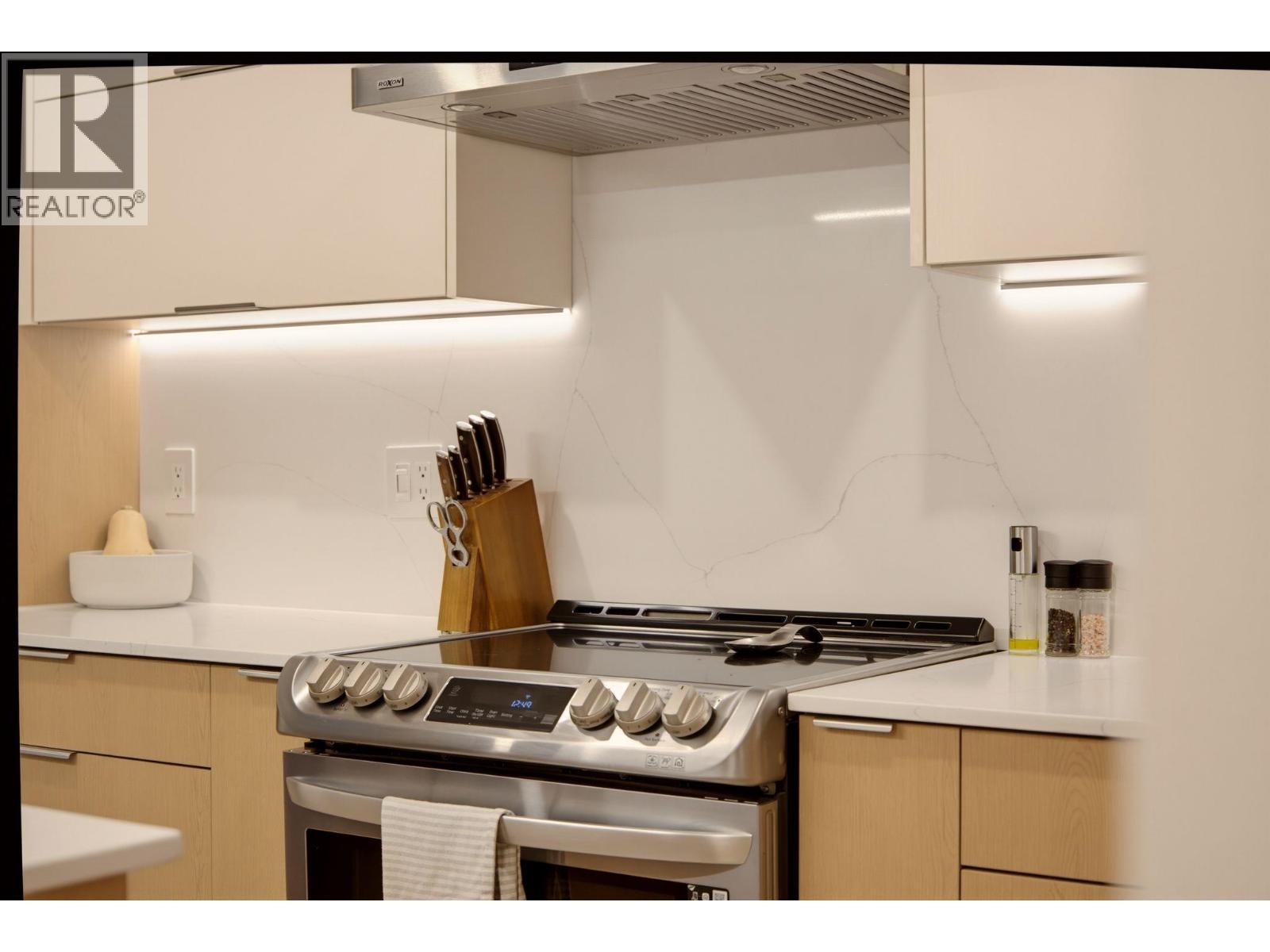 Photo of 204 1345 COMOX STREET 27