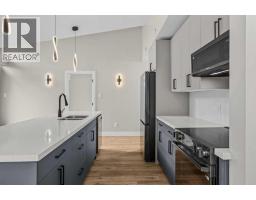 Living room - 302a, 1 Industrial Place, Canmore, AB T1W1Y1 Photo 13