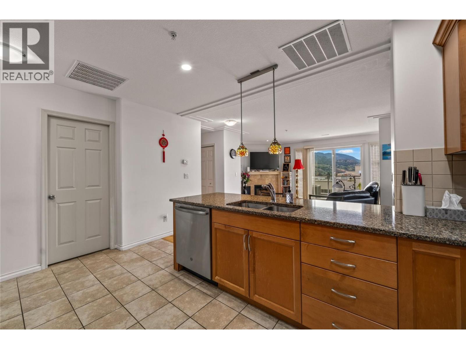 #1003 2125 Atkinson Street - 3