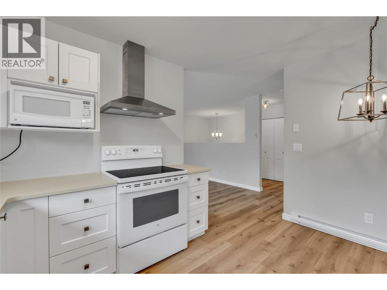 #2 11318 Jubilee Road W - 13