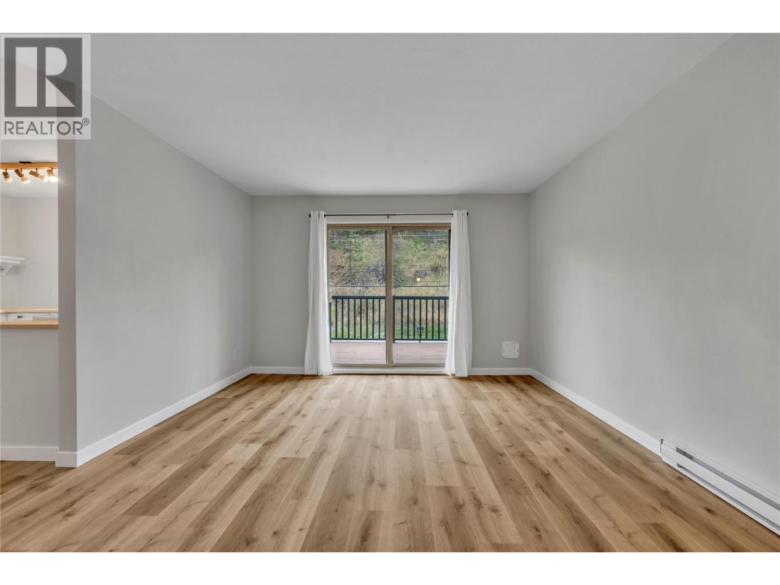 #2 11318 Jubilee Road W - 16