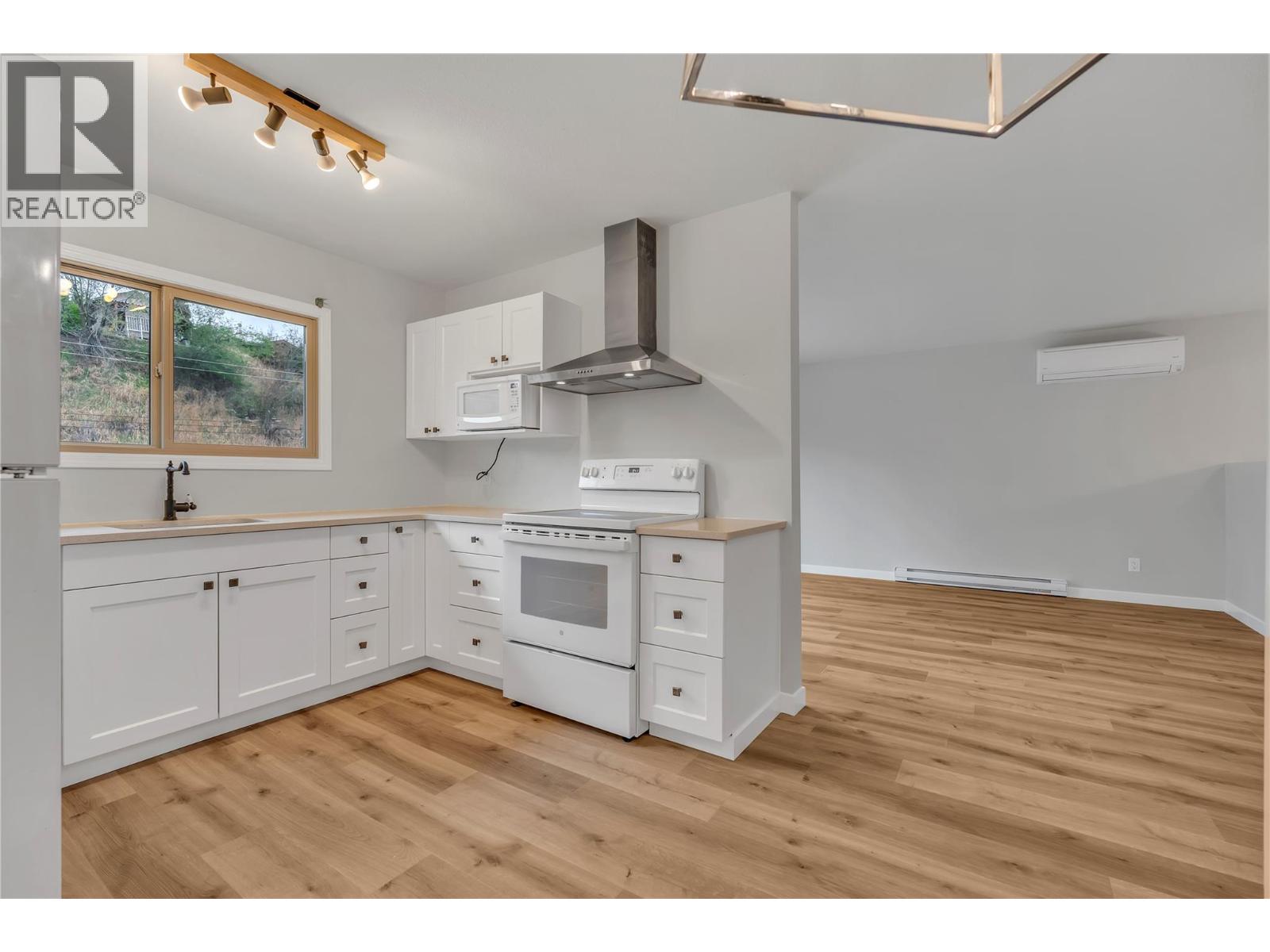 #2 11318 Jubilee Road W - 4