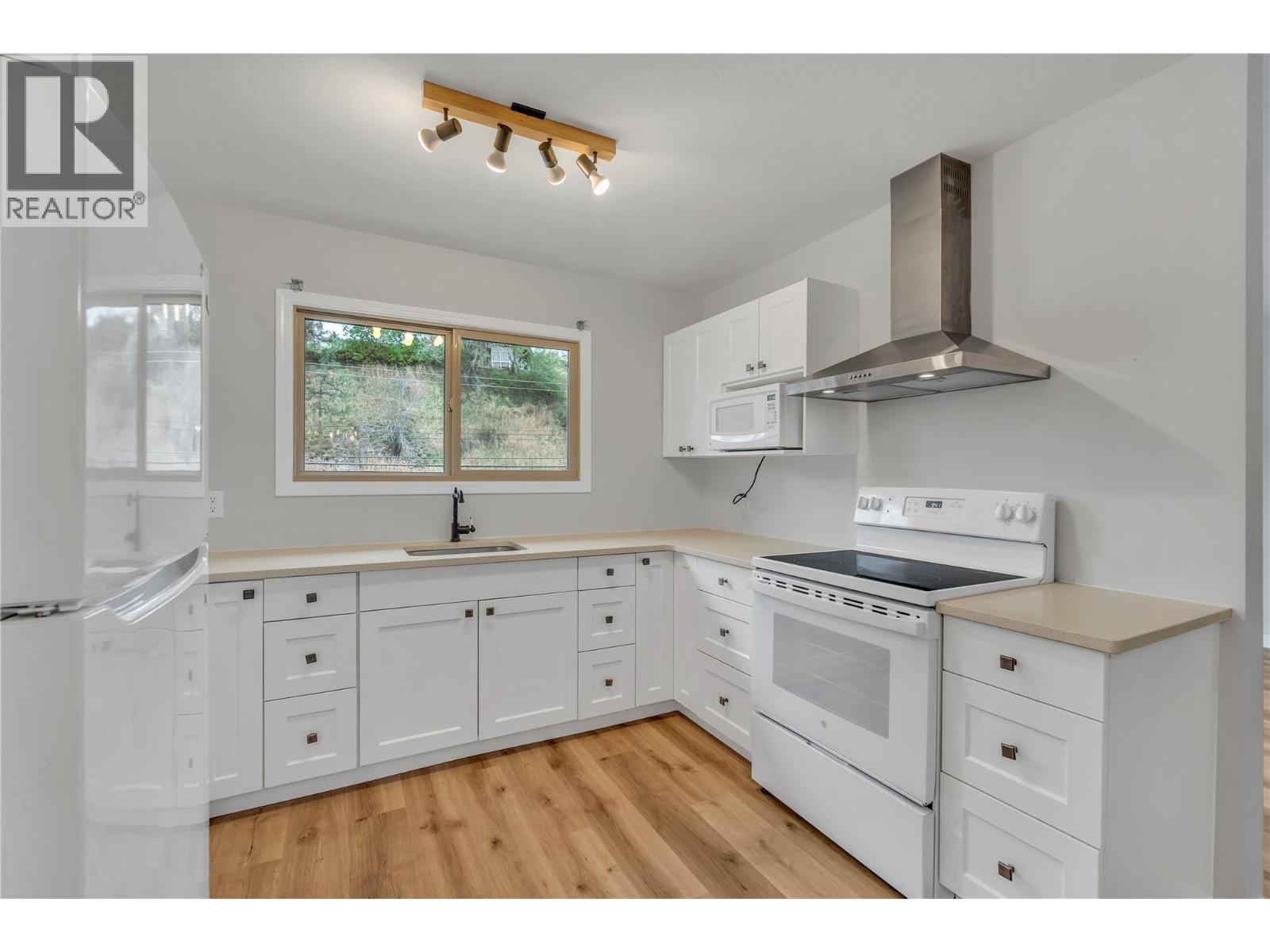 #2 11318 Jubilee Road W - 5