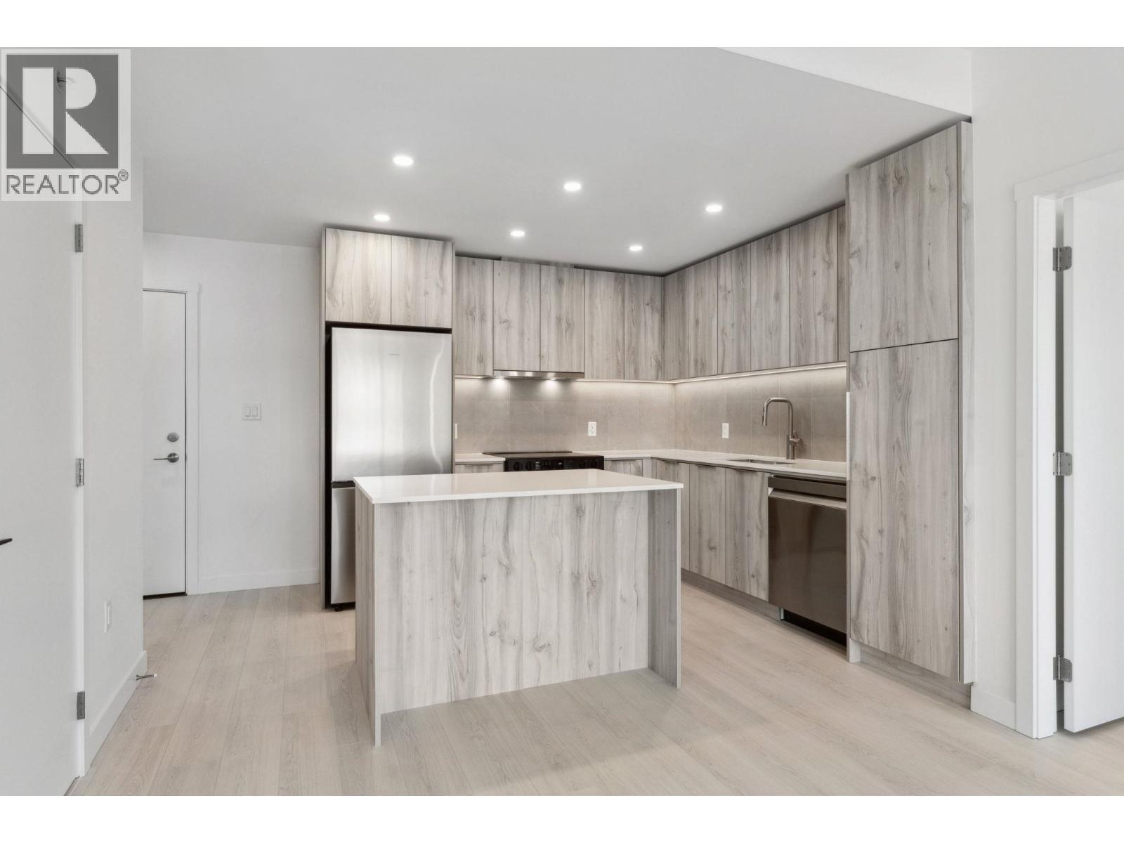 619 3594 MALSUM DRIVE, North Vancouver - Image 1