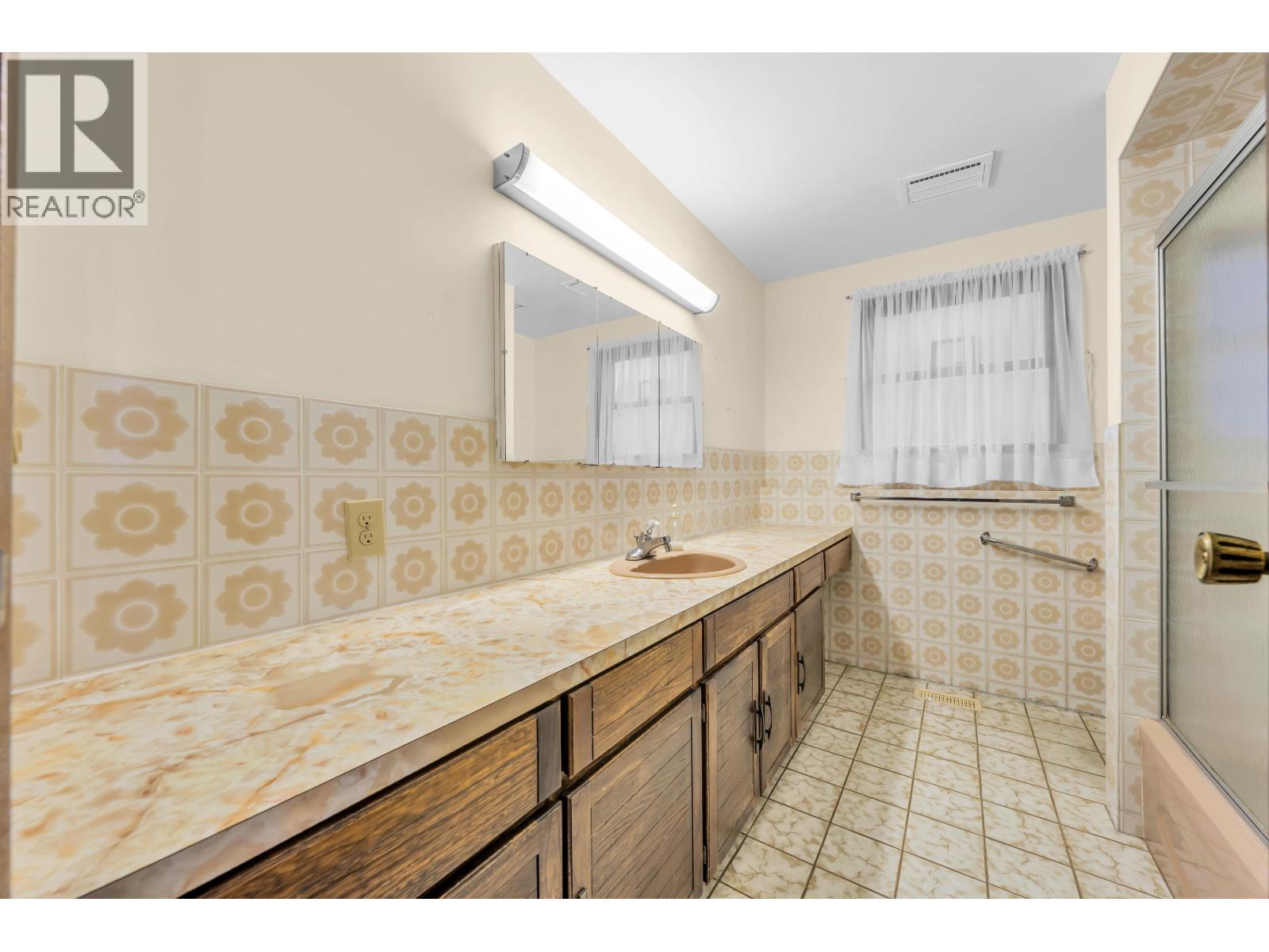 Photo of 4195 NANAIMO STREET 25