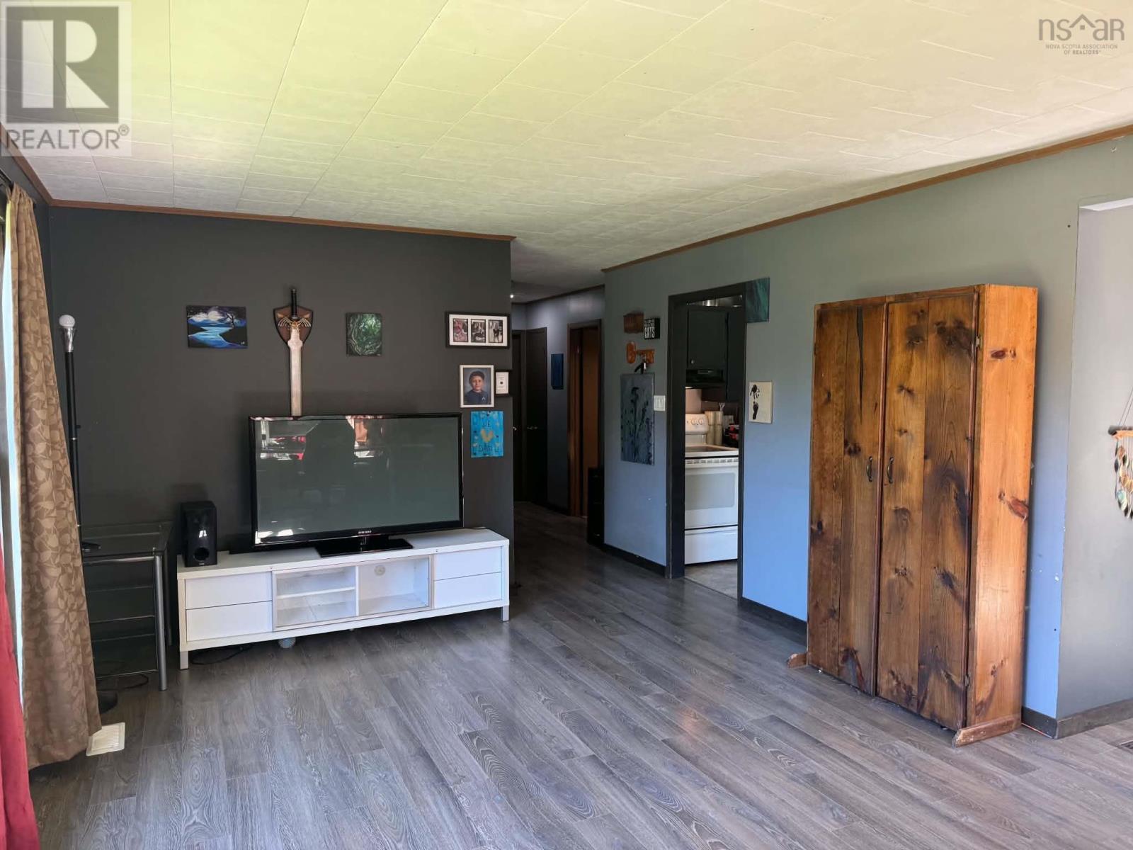 101 Tinkham Road - Image 5