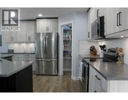 5pc Bathroom - 938 Manor Place Se, Redcliff, AB T0J2P0 Photo 10