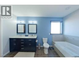 938 Manor Place Se, Redcliff, AB T0J2P0 Photo 24