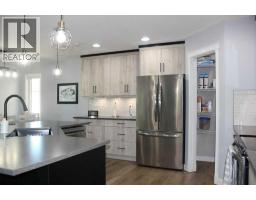 4pc Bathroom - 938 Manor Place Se, Redcliff, AB T0J2P0 Photo 9