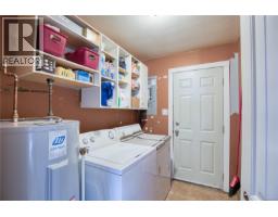 Kitchen - 543 Bradley St, Nanaimo, BC V9S1B9 Photo 12