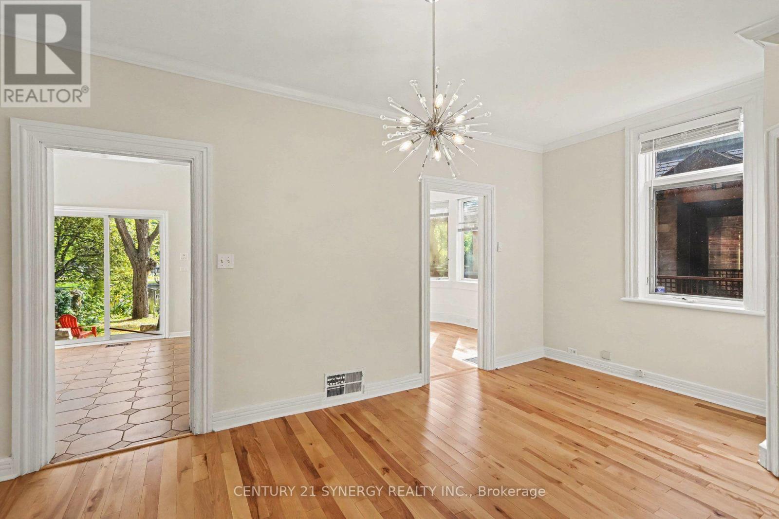 3 Bed, 2 Bath House for Rent in Ottawa – 18 WILTON CRESCENT, Ottawa – MLS# X13757062 - Image 9