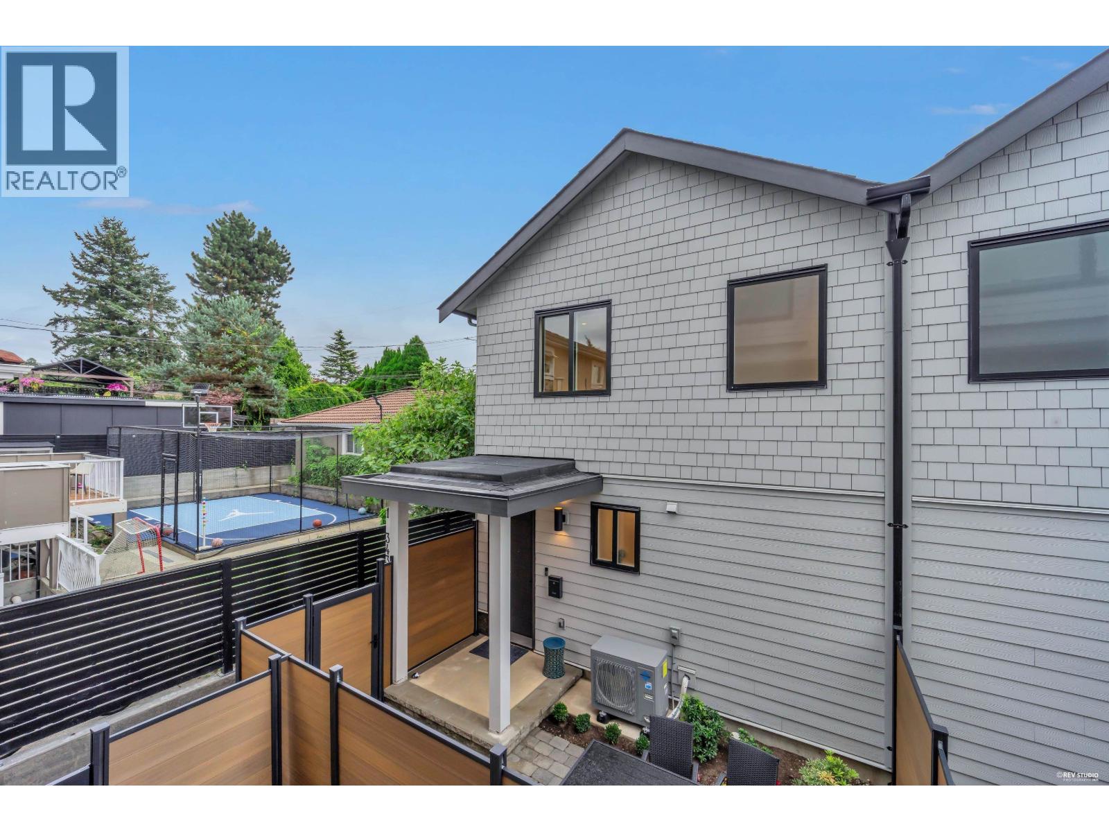 Photo of 1 3438 TRIUMPH STREET 28