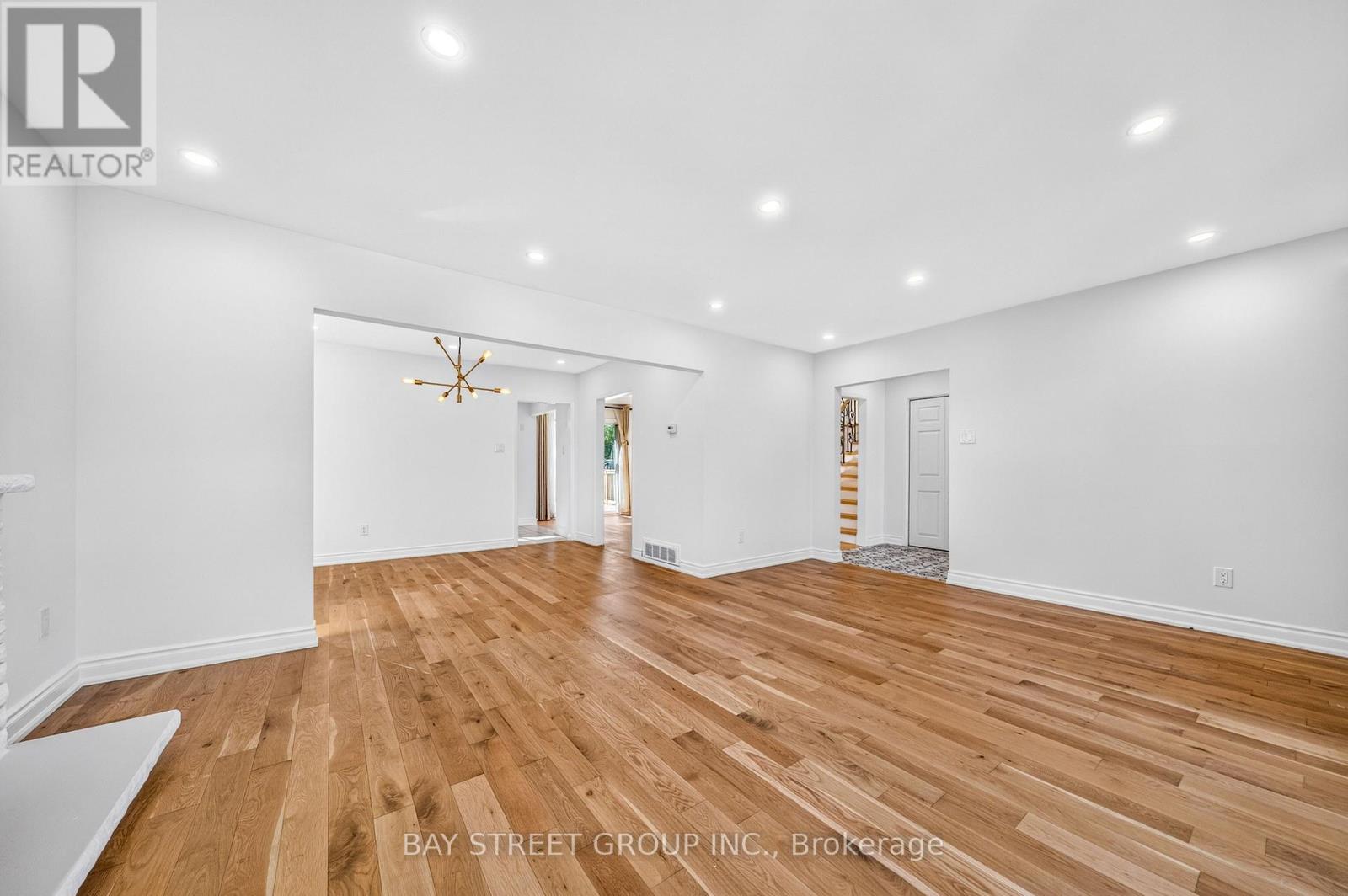 203 Cassandra Boulevard, Toronto, ON photo 10
