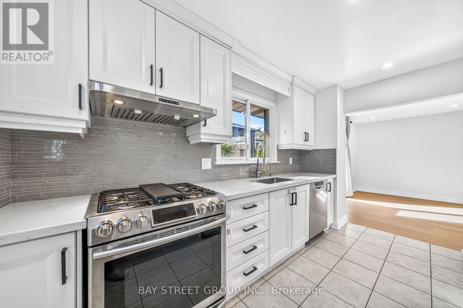 203 Cassandra Boulevard, Toronto, ON photo 15