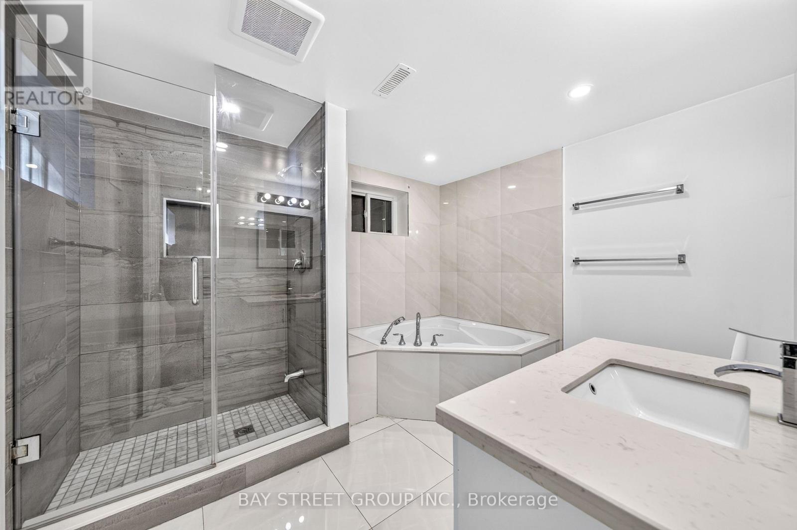 203 Cassandra Boulevard, Toronto, ON photo 39