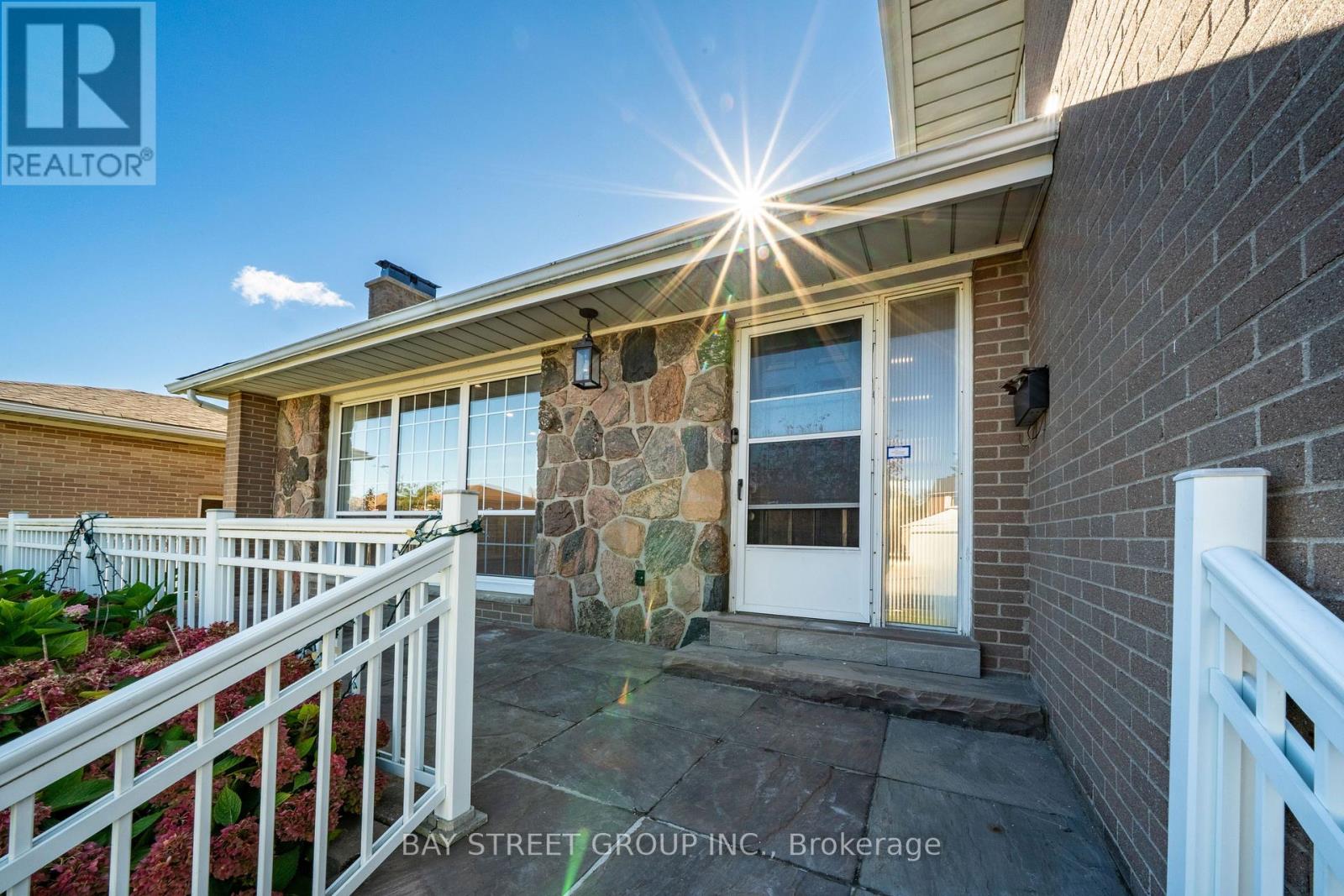 203 Cassandra Boulevard, Toronto, ON photo 4