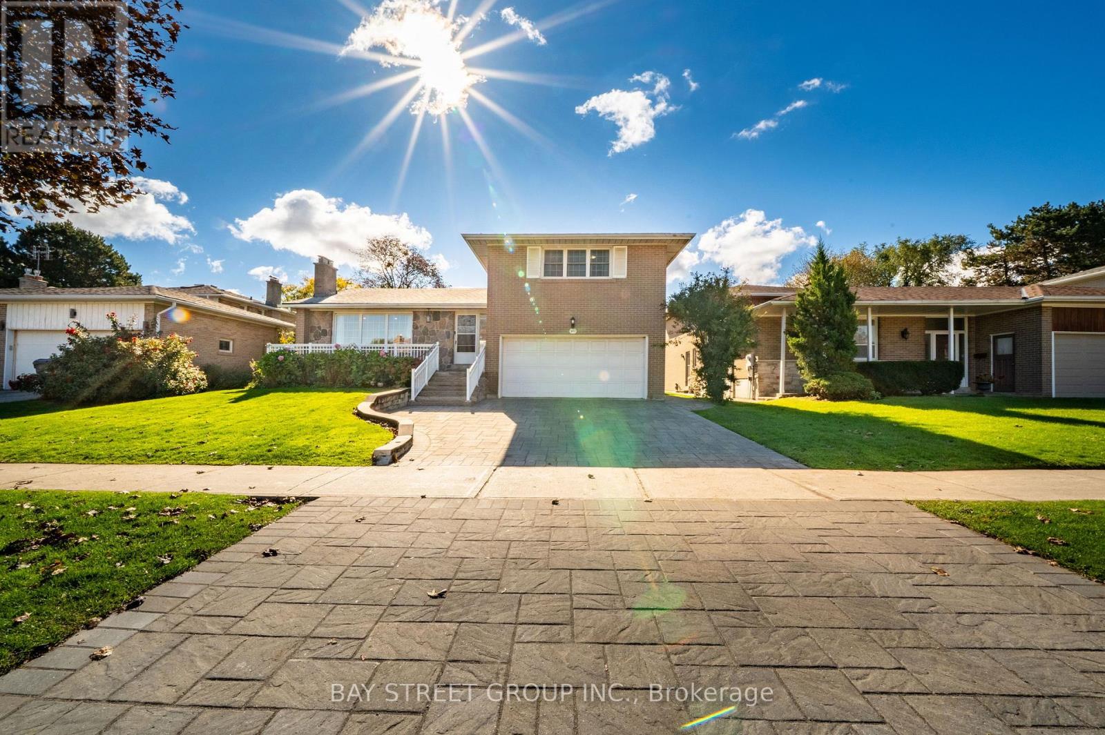 203 Cassandra Boulevard, Toronto, ON photo 47