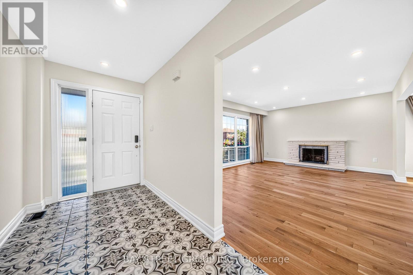 203 Cassandra Boulevard, Toronto, ON photo 5